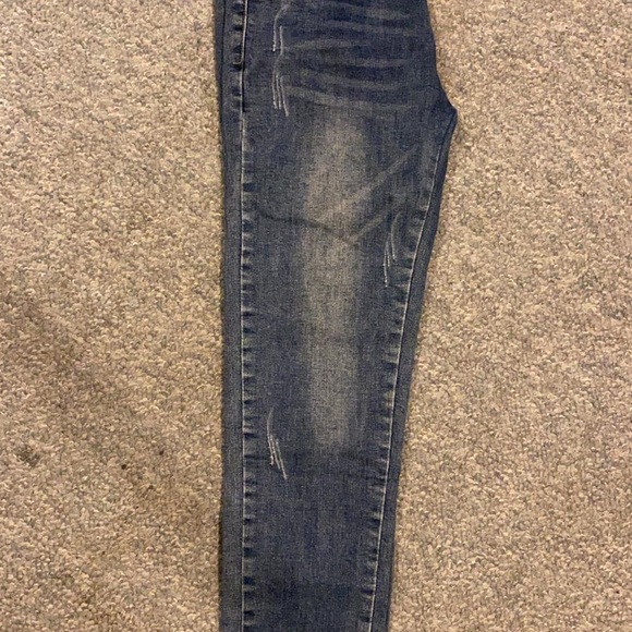 4 jeans for $40 Good condition - Picture 6 of 10